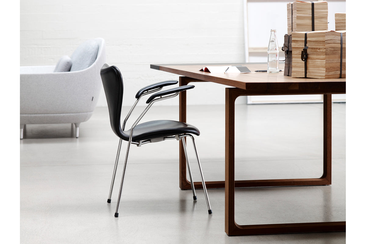 ARNE JACOBSEN 43678限定　希少 ARNE JACOBSEN MODEL 3207 FULLY UPHOLSTERED