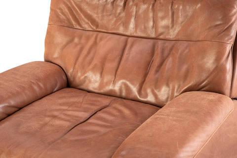 DESEDE "DS-66" LOUNGE CHAIR IN PATINATED LEATHER