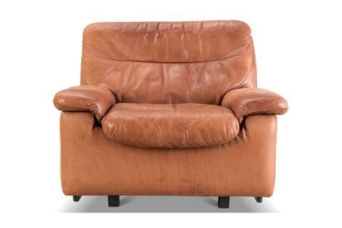 DESEDE "DS-66" LOUNGE CHAIR IN PATINATED LEATHER