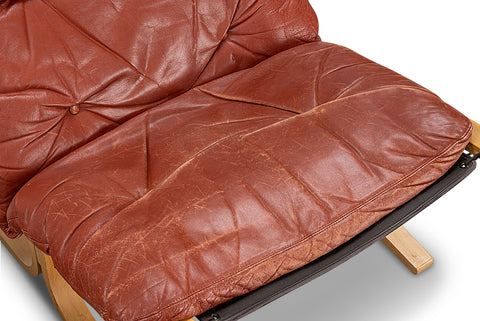 PAIR OF LOWBACK "SIESTA" LOUNGE CHAIRS IN RUST TONED LEATHER + BEECH