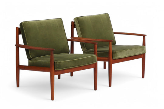 PAIR OF GRETE JALK MODEL 118 LOUNGE CHAIRS IN TEAK