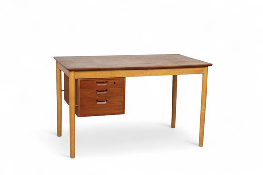 DANISH MODERN ARCHITECT DESIGNED WRITING DESK IN TEAK + OAK