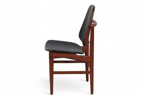 Side profile of Arne Hovmand Olsen dining chair