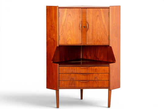 OMANN JUN CORNER BAR / CABINET IN TEAK
