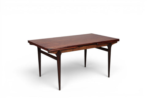 Johannes Andersen jet age draw leaf rosewood dining table by Uldum Møbelfabrik — 1950s Danish modern