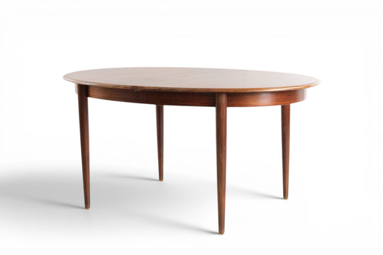 1960S DANISH OVAL ROSEWOOD DINING TABLE WITH TWO EXTENSION LEAVES