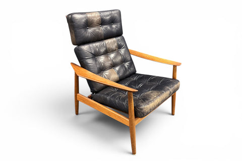 Side profile of FD 164 reclining armchair - 1960s teak leather