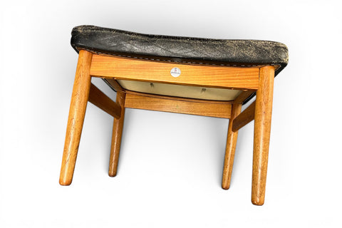 Close-up of teak frame curvature - 1960s teak leather
