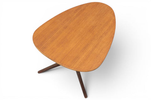 Detail of teak grain on Model 775 wedge side table — 1950s Swedish modern