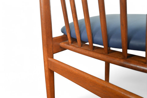 SINGLE SYLVE STENQUIST SPINDLE BACK DINING CHAIRS IN TEAK BACK DETAILED