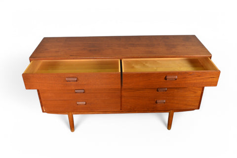 BØRGE MOGENSEN LOW EIGHT DRAWER TEAK DRESSER Top drawers open