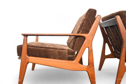 RARE PAIR OF ARNE VODDER FOR VAMO LOUNGE CHAIRS IN TEAK