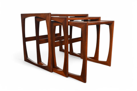 SET OF G PLAN QUADRILLE NESTING TABLES IN TEAK #4 Semi deployed