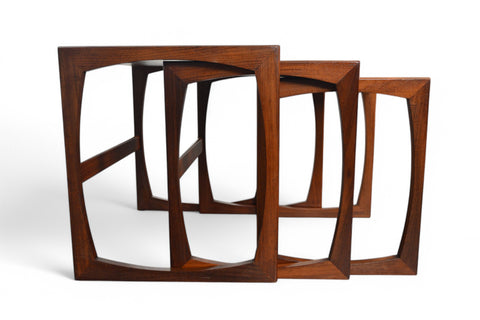 SET OF G PLAN QUADRILLE NESTING TABLES IN TEAK #4 Side view Deployed