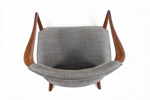 1950s SCULPTURAL MID CENTURY LOUNGE CHAIR IN WALNUT