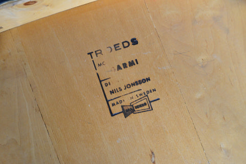 Cardboard box with 'TR3EDS' branding and text on a wooden surface