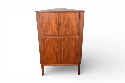 BORUP MØBELFABRIK "BM207" TEAK CORNER UNIT / BAR WITH PULLOUT TRAY