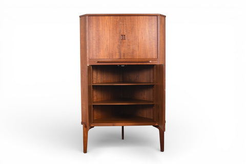 BORUP MØBELFABRIK "BM207" TEAK CORNER UNIT / BAR WITH PULLOUT TRAY