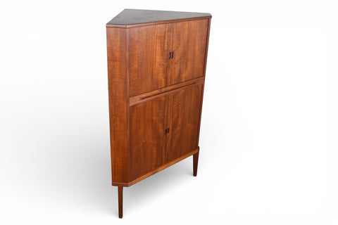 BORUP MØBELFABRIK "BM207" TEAK CORNER UNIT / BAR WITH PULLOUT TRAY