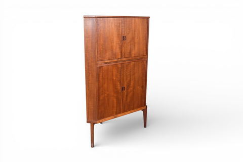 BORUP MØBELFABRIK "BM207" TEAK CORNER UNIT / BAR WITH PULLOUT TRAY