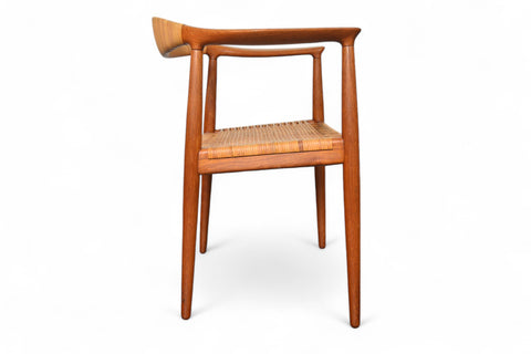 Original JH-501 Round Chair in teak and cane with sculpted continuous backrest