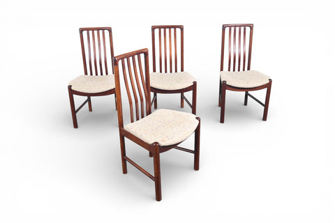 SET OF FOUR HIGHBACK DINING CHAIRS IN MAHOGANY