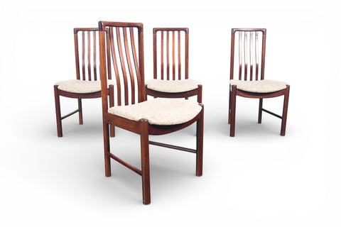 SET OF FOUR HIGHBACK DINING CHAIRS IN MAHOGANY