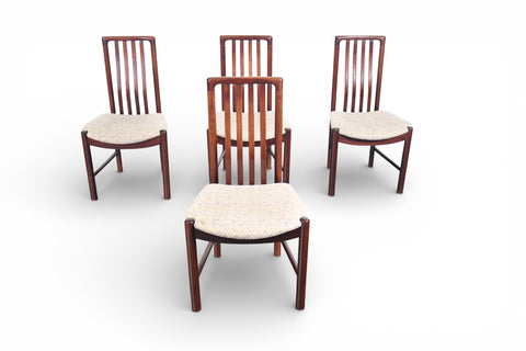 SET OF FOUR HIGHBACK DINING CHAIRS IN MAHOGANY