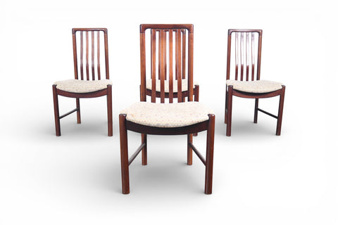 SET OF FOUR HIGHBACK DINING CHAIRS IN MAHOGANY