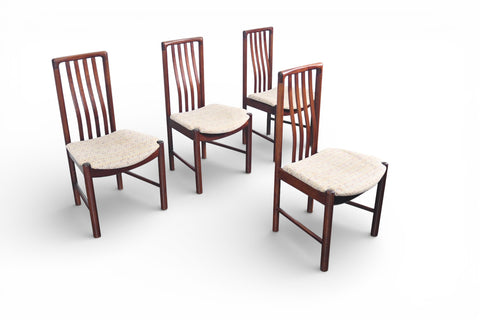 SET OF FOUR HIGHBACK DINING CHAIRS IN MAHOGANY