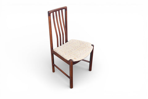 SET OF FOUR HIGHBACK DINING CHAIRS IN MAHOGANY