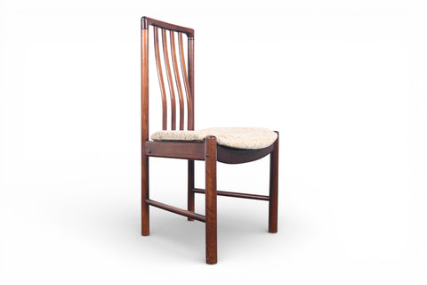SET OF FOUR HIGHBACK DINING CHAIRS IN MAHOGANY
