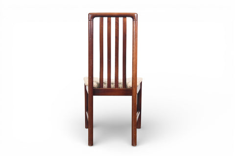 SET OF FOUR HIGHBACK DINING CHAIRS IN MAHOGANY