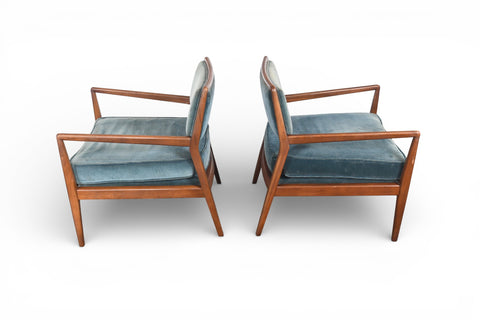 PAIR OF AMERICAN WALNUT LOUNGE CHAIRS, 1960s