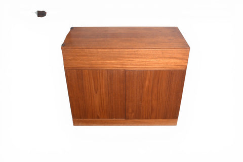 ARNE WAHL IVERSEN TEAK EIGHT DRAWER DRESSER VANITY CREDENZA SUITE | DANISH MODERN 1960s