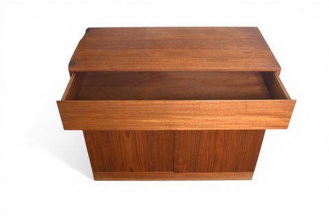 ARNE WAHL IVERSEN TEAK EIGHT DRAWER DRESSER VANITY CREDENZA SUITE | DANISH MODERN 1960s