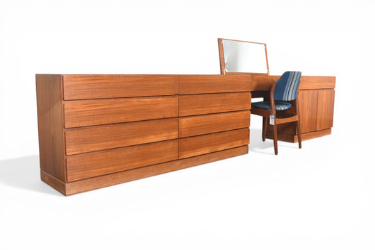 ARNE WAHL IVERSEN TEAK EIGHT DRAWER DRESSER VANITY CREDENZA SUITE | DANISH MODERN 1960s