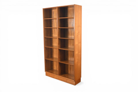 CARLO JENSEN DOUBLE TEAK BOOKCASE BY HUNDEVAD + CO | DANISH MODERN 1960s
