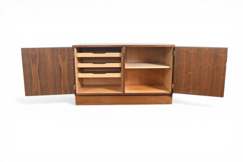 CARLO JENSEN WALNUT CREDENZA BY HUNDEVAD + CO | DANISH MODERN 1960s