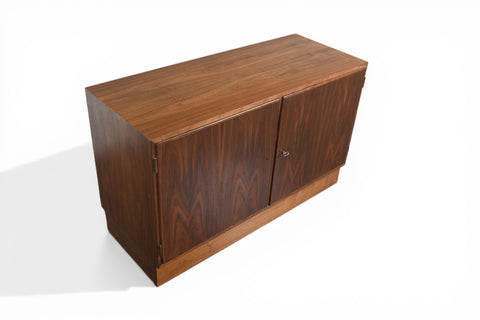 CARLO JENSEN WALNUT CREDENZA BY HUNDEVAD + CO | DANISH MODERN 1960s