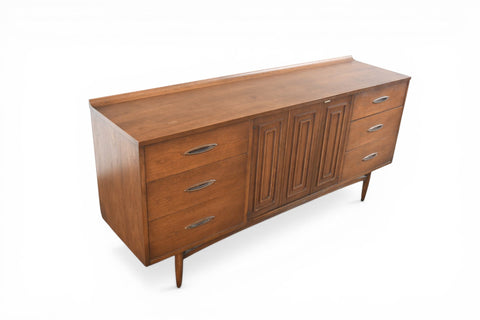 BROYHILL SCULPTRA NINE DRAWER LOW DRESSER IN WALNUT | MID CENTURY MODERN 1960s