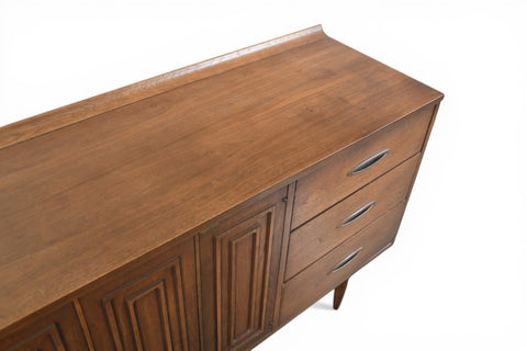 BROYHILL SCULPTRA NINE DRAWER LOW DRESSER IN WALNUT | MID CENTURY MODERN 1960s