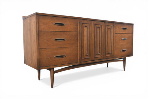 BROYHILL SCULPTRA NINE DRAWER LOW DRESSER IN WALNUT | MID CENTURY MODERN 1960s