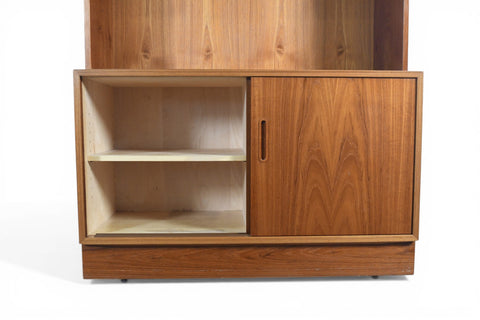 CARLO JENSEN TEAK CREDENZA WITH BOOKCASE HUTCH #2 BY HUNDEVAD + CO | DANISH MODERN 1960s
