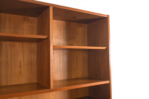 CARLO JENSEN TEAK CREDENZA WITH BOOKCASE HUTCH #2 BY HUNDEVAD + CO | DANISH MODERN 1960s