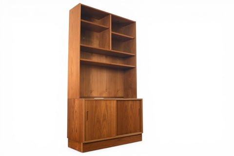 CARLO JENSEN TEAK CREDENZA WITH BOOKCASE HUTCH #2 BY HUNDEVAD + CO | DANISH MODERN 1960s