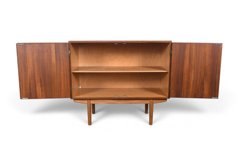 Mid-century Danish credenza by Børge Mogensen in teak and oak, side view