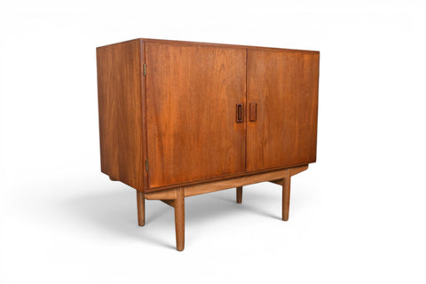 Børge Mogensen oak and teak cupboard, joinery and hardware detail, Danish modern