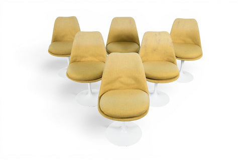 Eero Saarinen Tulip chairs by Knoll, set of 6 with wool upholstery, angled view