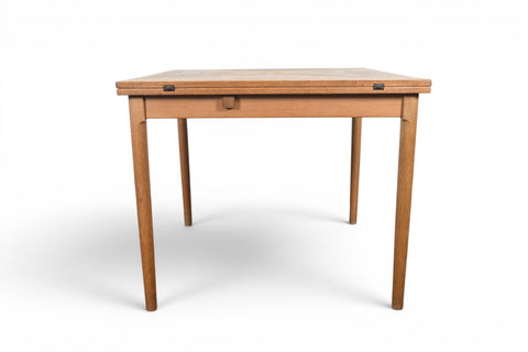 Slagelse Møbelværk oak dining table with triangular leaves extended, open view